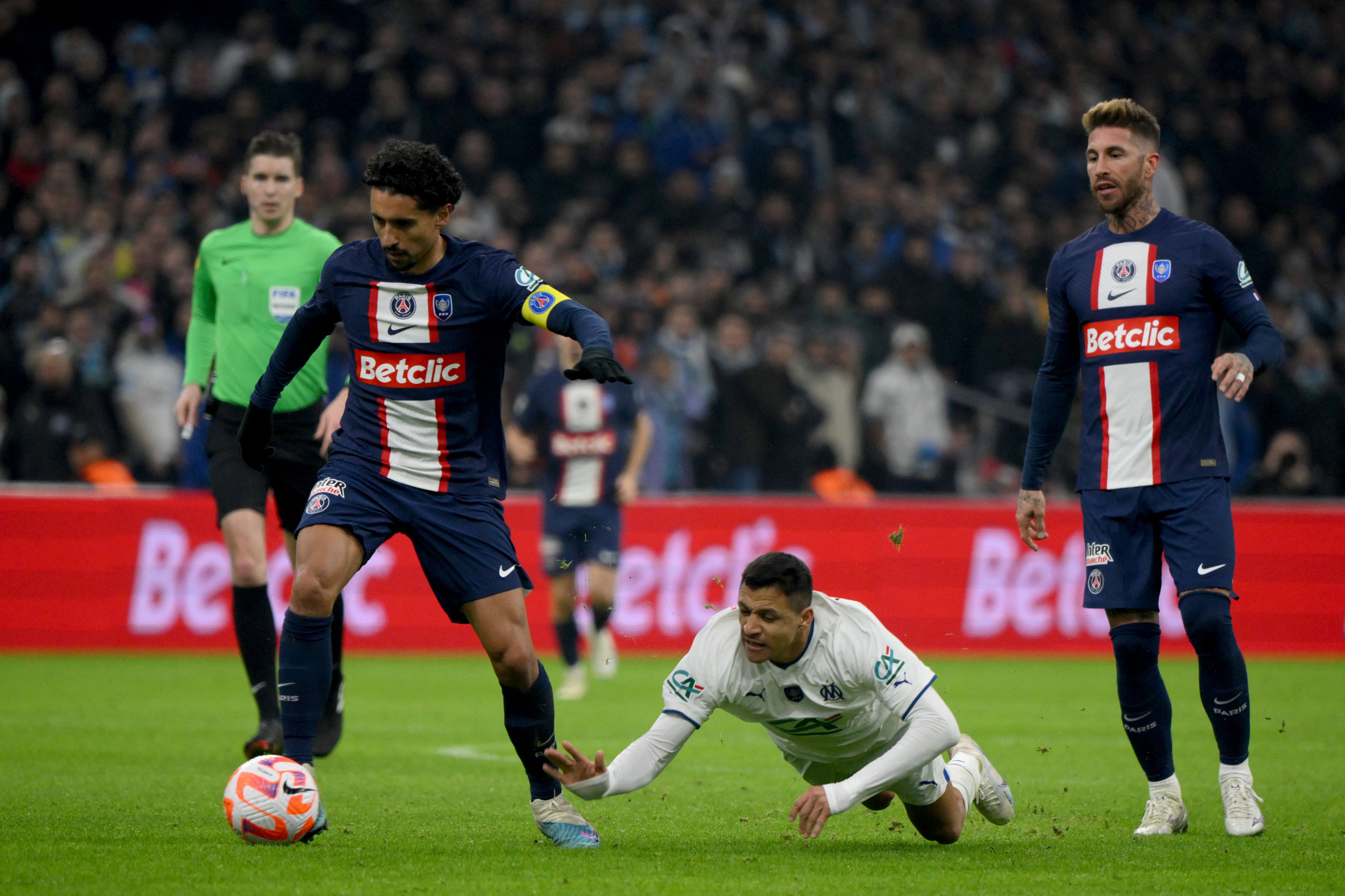 集结日体能课后，莱比锡门线救险备战法国杯，球迷炸锅，控场能力受关注的简单介绍-爱游戏app