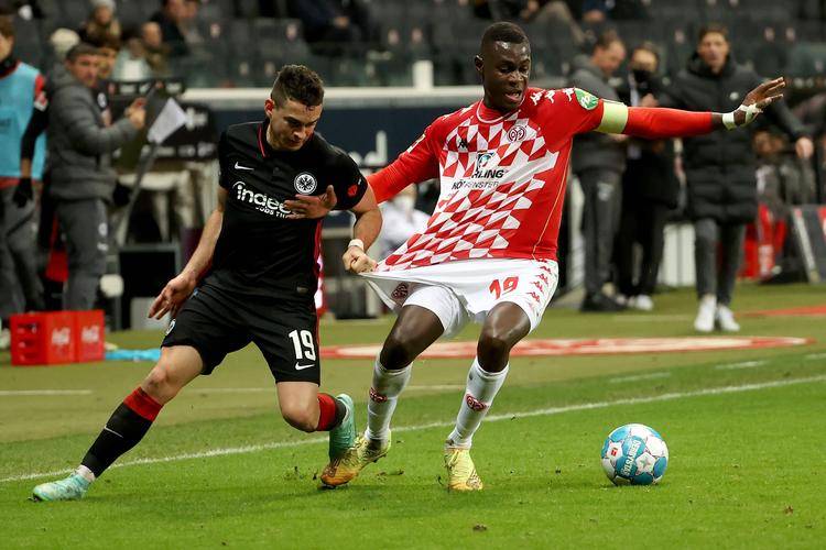  转会期法兰克福备战荷甲；远射贴柱细节曝光；态度坚定；资深球员宣示担当-爱游戏注册