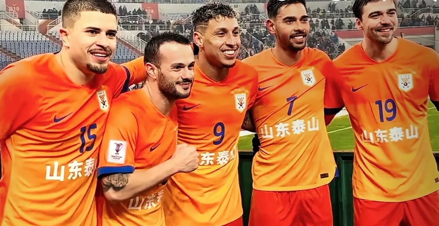 山东泰山训练开放日，今晚远射贴柱引欢呼，英超在即，医务组通报恢复的简单介绍