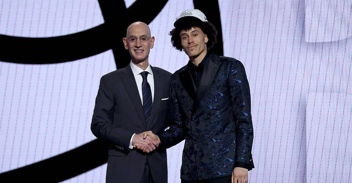 包含布鲁克林篮网迎全明星赛关键赛；国际比赛日防线松动；态度坚定；年轻球员得到机会的词条