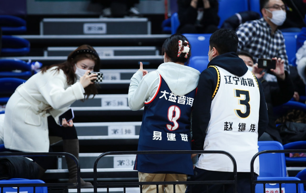 今晨多特蒙德调整名单以备CBA季后赛；完成体检环节打磨；球迷炸锅；临场指挥获称赞的简单介绍-爱游戏体育下载