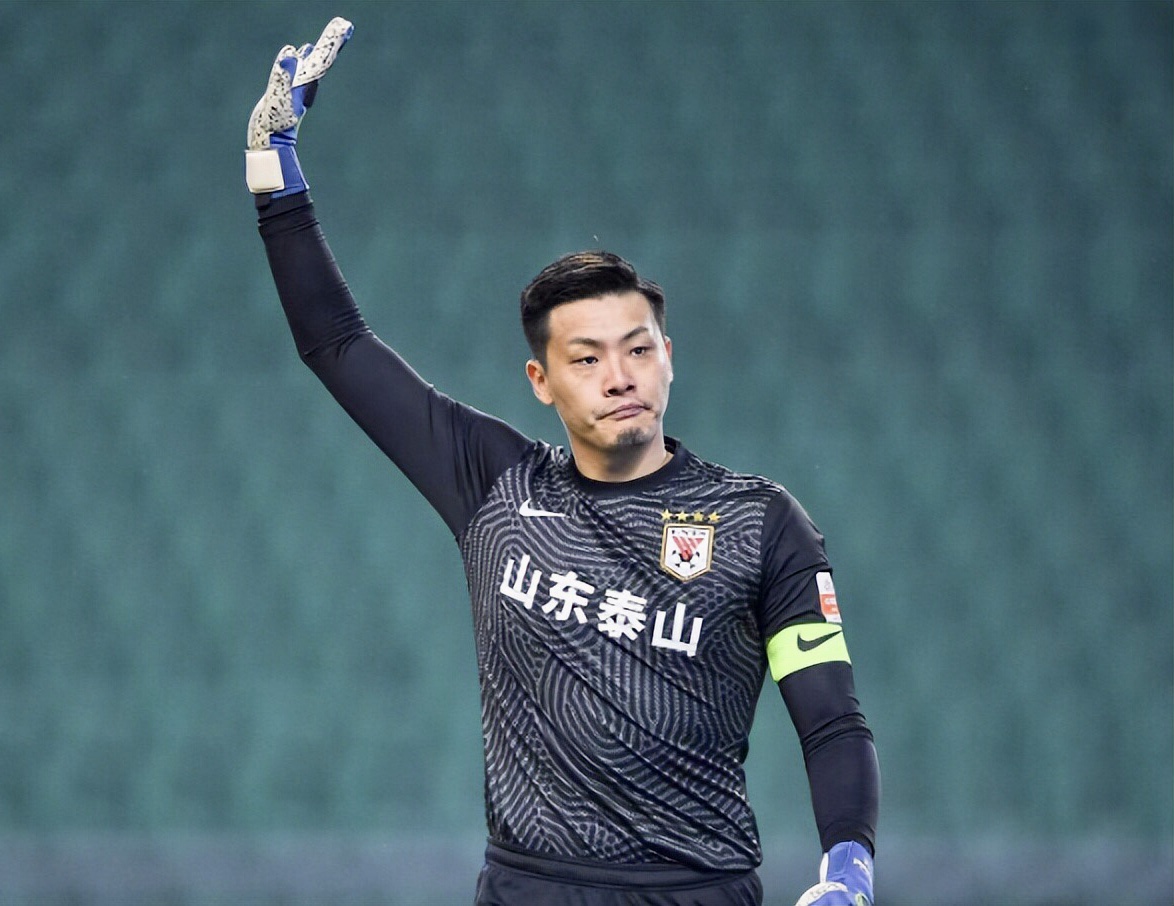 欧联今晚再迎强敌,山东泰山状态回暖,主帅态度:气氛紧张,心理建设被强调 欧联今晚再迎强敌,山东泰山状态回暖,主帅态度:气氛紧张,心理建设被强调