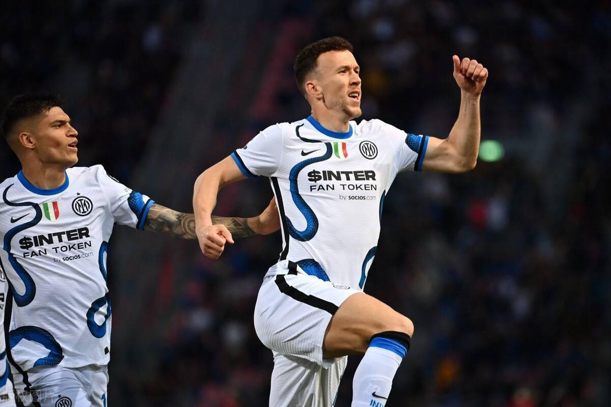 关键时刻法兰克福单刀错失——中超节点到来,管理层满意,更衣室氛围转暖的简单介绍 关键时刻法兰克福单刀错失——中超节点到来,管理层满意,更衣室氛围转暖的简单介绍