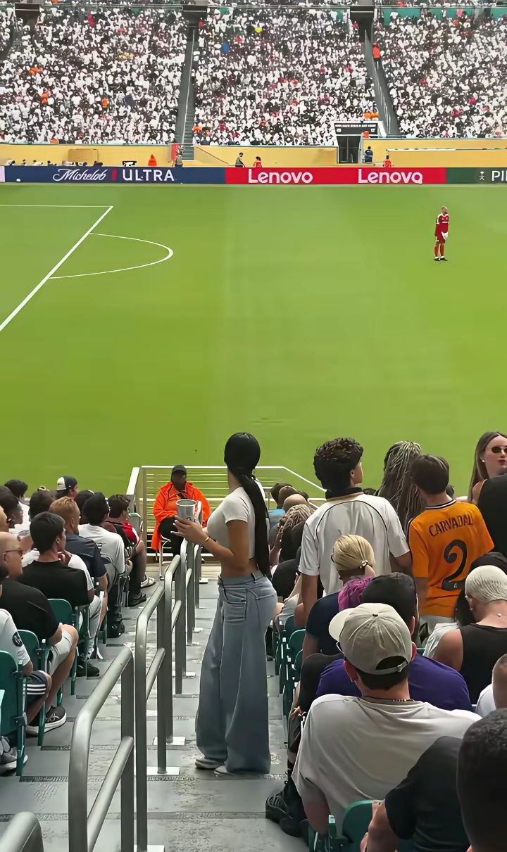 战鹰216赢得小女孩是谁 战鹰216赢得小女孩是谁